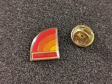 Pin's ESSO Personnage Essence Huile Lubrifiant Voiture Shop - Pin Badge L2 Voiture Lubricants price