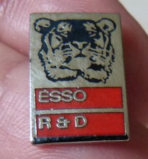 PETIT PIN'S VOITURE ESSO TIGRE LUBRIFIANT HUILE EGF DEMONS MERVEILLES Voiture Lubricants price