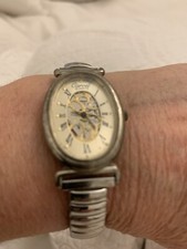 Montre élégante en chrome Wristwatches price