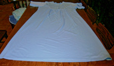 chemise de nuit bleu ciel (Damart)  manches courtes plastron petits plis T 48 BE Nightgown et Robe femme price
