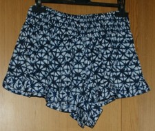 SHORT Marque ATMOSPHERE Taille 40  Impressions bleu marine et blanc - volanté Short femme price