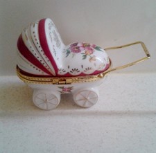 Boite Berceau Landau Limoges en porcelaine cerclage doré Berceau price