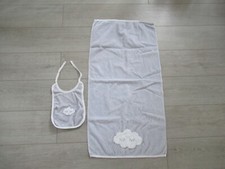 serviette de bain bébé gris avec nuage blanc + bavoir en éponge assorti Éponge de bain bébé price