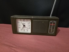 Ancien radio réveil en plastique - XXe Réveils & radios price
