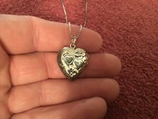 Sterling Silver Heart Shaped Necklace Marked 925 Collier à pierres colorées price