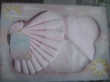 Belle parure de lit rose de bébé brodée et festonnée drap + taie neuve emballée Parure de lit bébé price