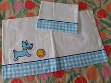 parure de lit bébé draps coton blanc bleu, années 1970, 70cm x 110cm, bon état Parure de lit bébé price