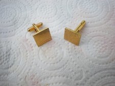 une paire de boutons manchettes vintage en plaqué or Bouton de manchette price