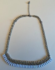 Collier avec Motifs Blancs et Pierres en Forme de Diamant Argenté - Élégance Collier en diamant price