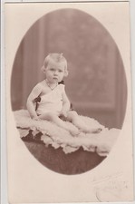 PHOTO ANCIENNE CPA- BEBE/ROBE/COLLIER /STUDIO MILLECAMPS/AUCHEL- peau de mouton Bébé robe price