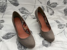 Paire De Chaussures À Talons Chaussures à talons price