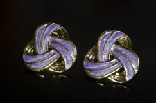 Boucles d'oreilles rétro violet émail nœud doré style créateur costume bijou ... Costume boucles d'oreilles price