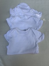 Trois gilets blancs première taille Bébé Undershirt price