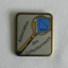 74 - Pin's LOUPE GROSSISSANTE COLLECTIONNEURS D' OBJAT CORREZE MAGNIFYING GLASS Grossissante loupe price