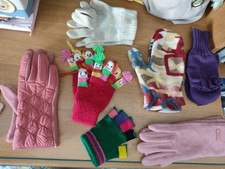 Simpatici guanti invernali lana per bambini multicolore 2€ al paio Guanti Bambini price