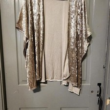 Scialle kimono Olivia Rae Gold in velluto champagne con atmosfera boho, taglia Med Poncho price