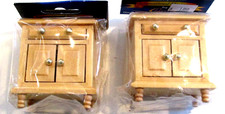 Lotto di due comodini in legno miniatura 1:12 di Classics - nuovi con scatola (#122) Ufficio Nightstand price