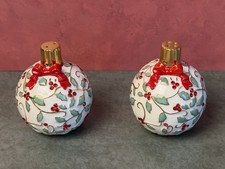 Set shaker sale e pepe con bulbo natalizio Lenox. Ognuno è 3”x2,8”x2,8” Salt price