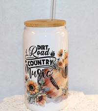 Dirt Roads/Country Music, lattina di vetro BIANCO 16 oz, coperchio bambù/paglia/caldo/freddo (wcan4) Traditional Beverages price