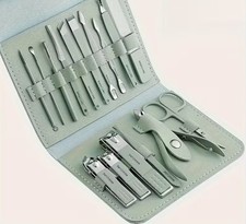 Set 16 Pezzi Strumenti per Manicure e Pedicure Kit Strumenti per la Cura delle Unghie, Nuovo Sigillato Manicure / Pedicure Forniture e Set price