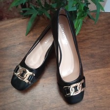 Scarpe donna ragazza chic nero tacco basso fregio dorato tg 37, 38, 39, 40, 41 Scarpe Classico Ragazza price