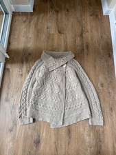 Cardigan Aran Crafts in lana irlandese a maglia con cavi Made in Ireland Cardigan donna price