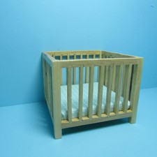 Casa delle Bambole Miniatura Legno Nursery Playpen in Rovere con Tessuto Verde Blu CLA10616 Playpen & Cribs Bebè price