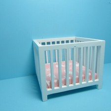 Casa delle Bambole Miniatura Nursery Playpen in Bianco con Tessuto Coniglietto Rosa ~ CLA10605 Playpen & Cribs Bebè price