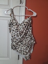 Costume intero donna Tuck nuovo con scatola, monospalla stampa leopardata, taglia 10 Swimsuit price