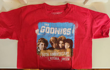 The Goonies T Camicia Ragazzi L 30th Anniversario 2015 Grafico Astoria Oregon T-camicia Ragazza price