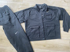 Tuta da carico Swoosh NIKE UTILITY TESSUTO NERO (M-L) Tracksuit Donna price