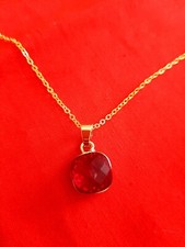 Collana alta bigiotteria, dorata con ciondolo pietra in tre colori Collana con pietre colorate price