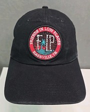 Cappello Friends in Low Places Honky Tonk e bar Nashville TN nero cinturino berretto FILP Berretti e cappellini outdoor price