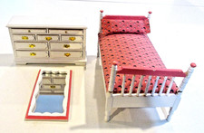 Set camera da letto, comò, specchio miniatura 1:12 legno bianco e rosa - nuovo senza etichette (#91) Set Fototessili per La Camera da Letto & Dowry price