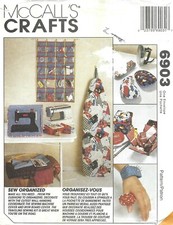 McCall's 6903 Copertura per asse da stiro, cuscino per spillo, organizer da parete, copertura macchina NON TAGLIATA Accessori per Ironing Boards e price