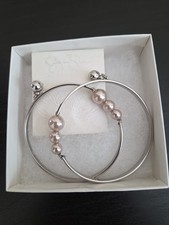 ORECCHINI A CERCHIO GRANDI JESSICA SIMPSON NUOVI CON SCATOLA con 3 PERLINE SU CIASCUNO Colored Stone Orecchini price
