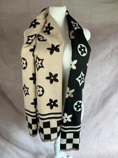 Sciarpa scialle avvolgente stile monogramma reversibile in cashmere nero panna Scarf Donna price