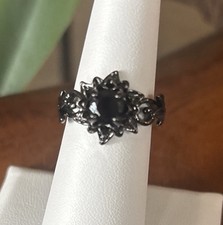 Anello dettagliato in pietra nera con incastonatura in canna di fucile misura 6,25 Beauty Colored Stone Anello price