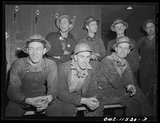 Foto: raffineria Phillips. Borger, Texas. Lavoratori in spogliatoio Worker Lockers price