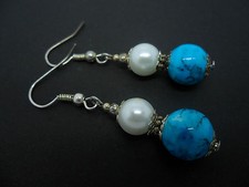 COPPIA ORECCHINI PLACCATI ARGENTO PERLE VETRO TURCHESE BLU E BIANCO. Pearl Orecchini price