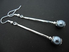 COPPIA DI BELLISSIMI ORECCHINI A GOCCIA DI PERLE GRIGIE PLACCATI ARGENTO. NUOVO. Pearl Orecchini price