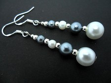COPPIA ORECCHINI PERLE GRIGIE/BIANCHE CON GANCI IN ARGENTO MASSICCIO 925. NUOVO.. Pearl Orecchini price