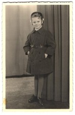 Fotografia Grete Walter, Berlino-Pankow, ragazza con cappotto con cappuccio Cappotto Ragazza price