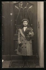 Cartolina Ragazza con cappotto 1912 Cappotto Ragazza price