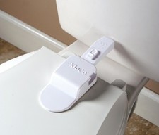 New! KidCo Adhesive Toilet Seat Lid Automatic On/Off Baby Safety Lock S384 Babyslot voor toiletbril price