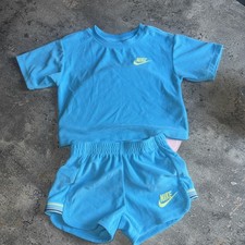 Nike Blue Girls Shorts And T-shirt Set Age 3-4 worn only one time Meisjes shirt price