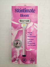 New and Sealed Skintimate Bloom Women's Razor, 1 Razor Handle and 2 Refills Razors en Refills price