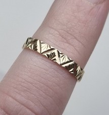18ct Yellow Gold Hallmarked Patterned Wedding Band Ring 750 1.8g M 3mm Goud Wedding Band price