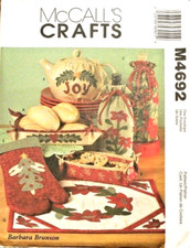 McCall's 4692 Christmas Gift Items Tray Placemat Mitt Cozy Basket Sewing Pattern Cadeauartikelen price