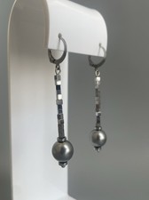 Orecchini Pendenti Perle Swarovski Ematite Acciaio, Minimal, Pezzo Unico Swarovski Oorbellen price